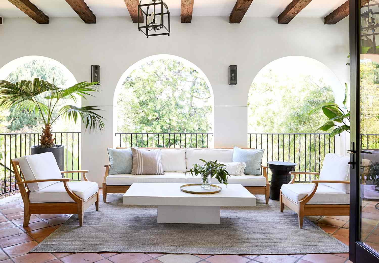 Outdoor Decor Tips: Creating a beautiful outdoor living space.