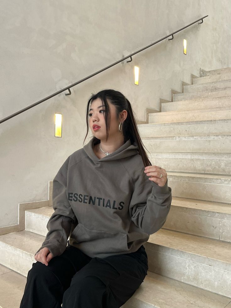 The Essentials Hoodie: A Modern Wardrobe Staple