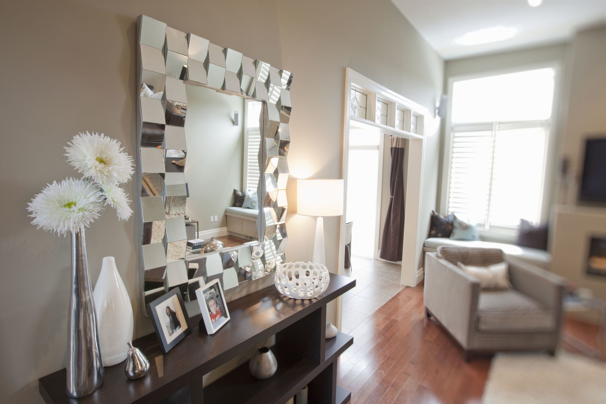 Why People Use Wall Mirrors in Homes?